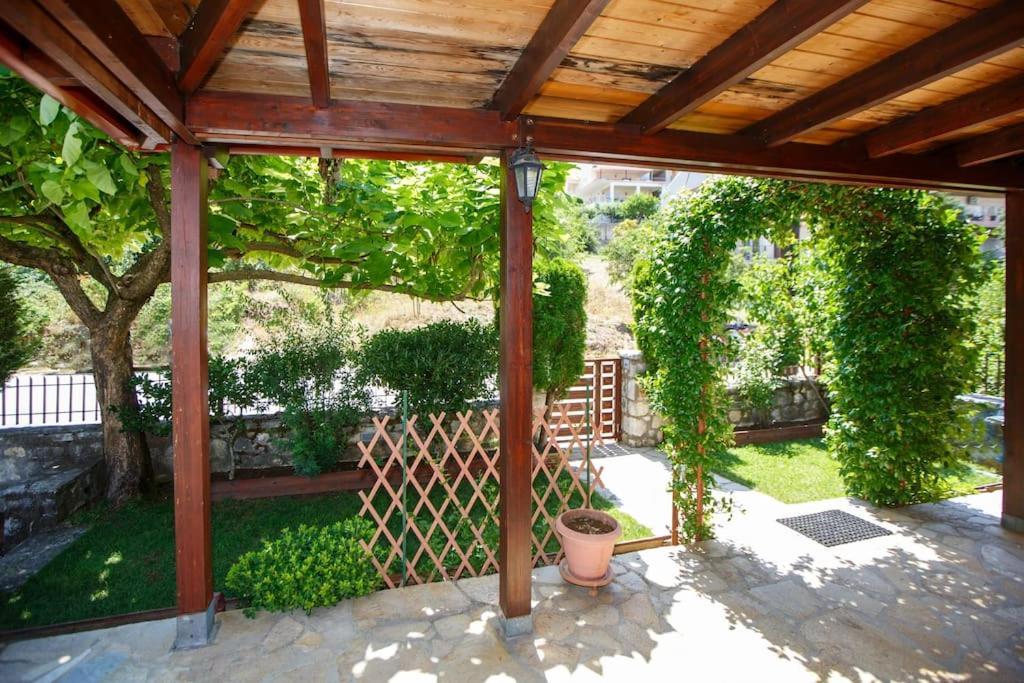 Wooden House In Ioanninaアパートメント エクステリア 写真