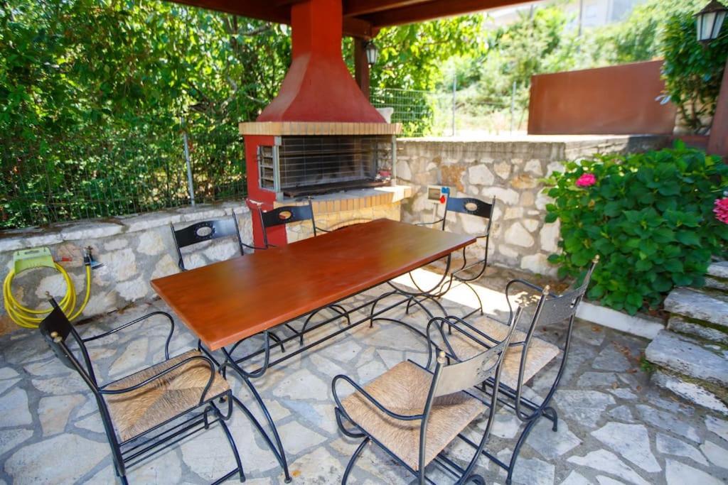 Wooden House In Ioanninaアパートメント エクステリア 写真